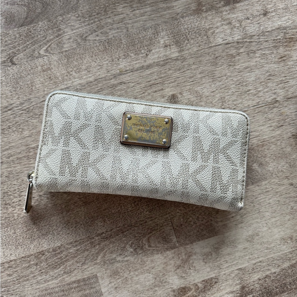 Michael Kors • Large Leather Wallet